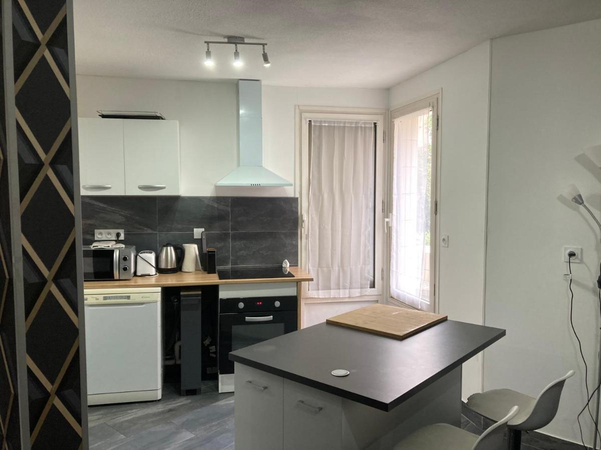 Apartment In Grey *